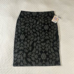 LuLaRoe Women’s Cassie Pencil Skirt/Size:XL /Color: Black-Gray Arrow Design(NWT)